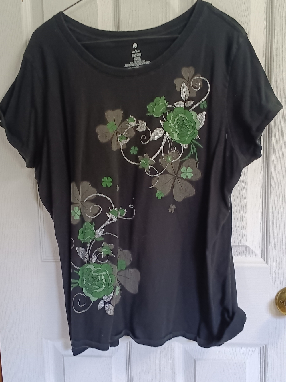 Women’s Black Floral Graphic Short-Sleeve Top